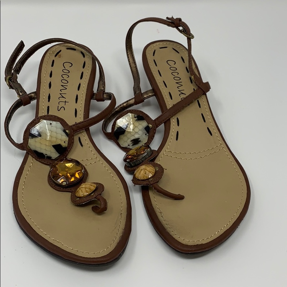 Woman’s Sandler’s w/little heal & stones: clean